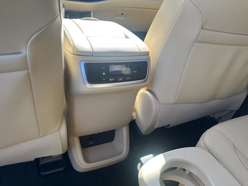 Used 2019 Toyota Highlander XLE image 21