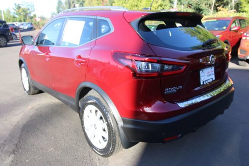 Used 2022 Nissan Rogue Sport SV w/ Technology Package image 3
