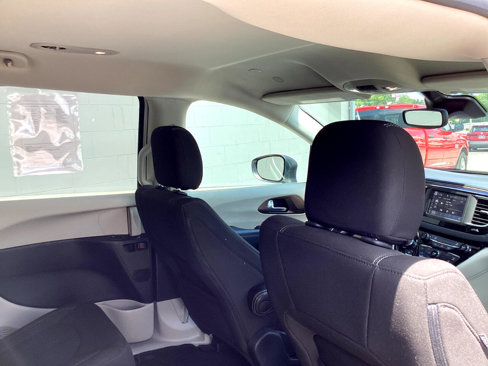 Used 2023 Chrysler Voyager LX image 9