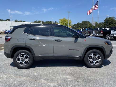Used 2022 Jeep Compass Trailhawk image 3