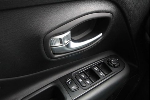Used 2020 Jeep Renegade Limited image 10