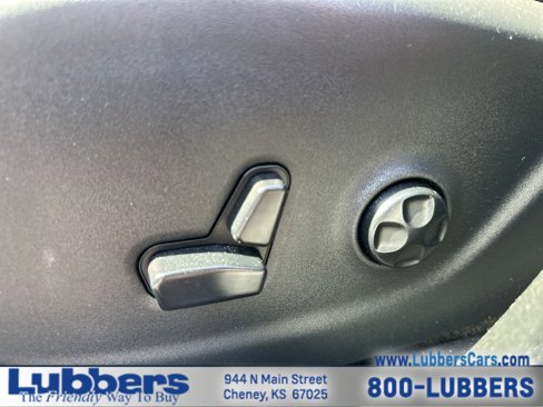 Used 2018 Jeep Cherokee Latitude w/ Mobile Office Group image 11