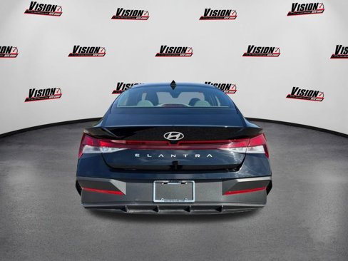 Certified 2024 Hyundai Elantra SE image 6