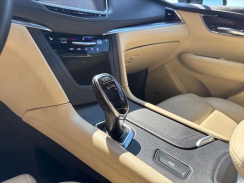Used 2017 Cadillac XT5 Luxury w/ Driver Awareness Package image 14