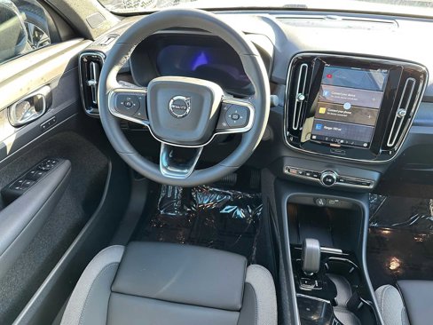 Certified 2024 Volvo C40 Recharge Core w/ Climate Package image 17