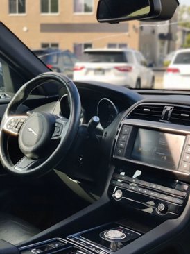 Used 2018 Jaguar F-PACE Prestige image 18