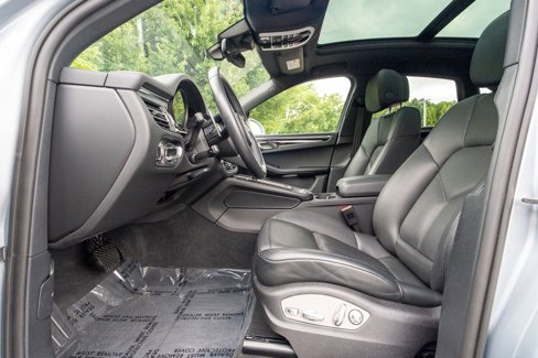 Certified 2024 Porsche Macan image 25