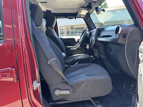 Used 2013 Jeep Wrangler Unlimited Rubicon image 10
