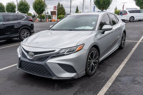 Used 2018 Toyota Camry L image 3