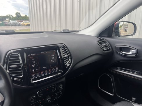 Used 2021 Jeep Compass Limited image 28
