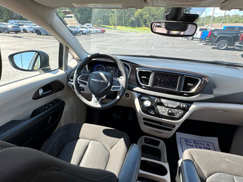 Used 2023 Chrysler Voyager LX image 21
