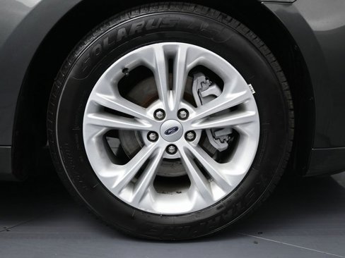 Used 2017 Ford Taurus SE image 12