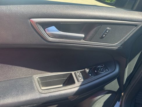Used 2017 Ford Edge SE image 10