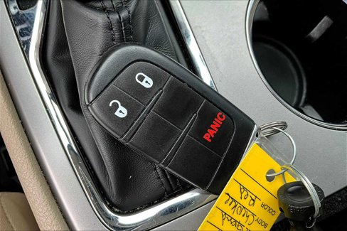 Used 2021 Jeep Grand Cherokee Laredo image 13
