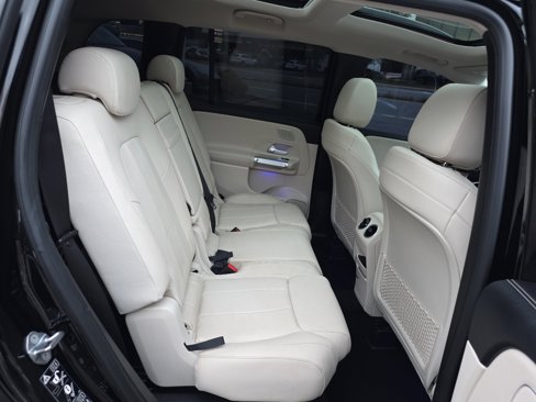 Used 2021 Mercedes-Benz GLB 250 4MATIC w/ Premium Package image 37