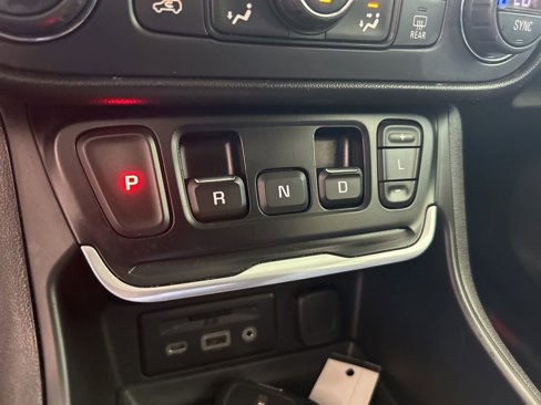 Used 2018 GMC Terrain Denali w/ Advanced Safety Package image 8