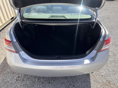 Used 2010 Toyota Camry LE image 6