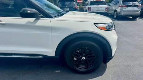 Certified 2022 Ford Explorer XLT w/ Equipment Group 202A image 3