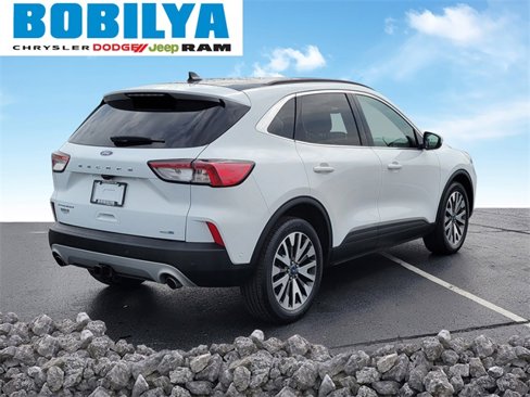 Used 2020 Ford Escape Titanium image 3
