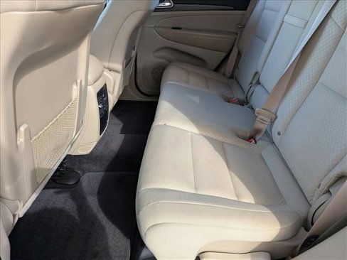 Used 2018 Jeep Grand Cherokee Laredo image 16