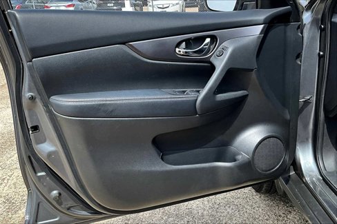 Used 2016 Nissan Rogue SV w/ SV Premium Package image 19