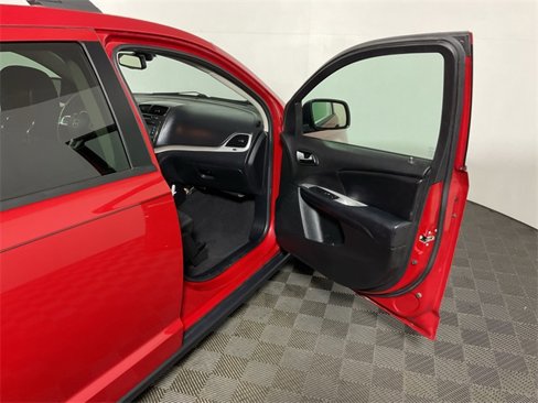 Used 2020 Dodge Journey SE w/ SE Popular Equipment Group image 32