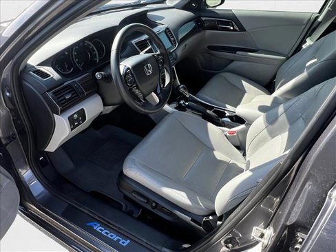 Used 2016 Honda Accord Touring image 9