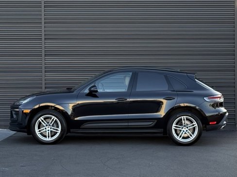 Certified 2025 Porsche Macan image 2