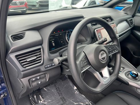 Used 2025 Nissan Leaf S image 11