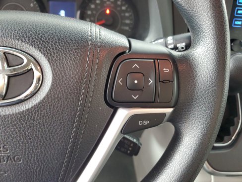 Used 2015 Toyota Sienna LE image 24