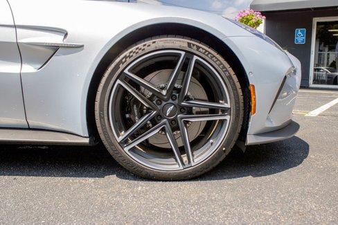 New 2025 Aston Martin V8 Vantage Coupe image 3