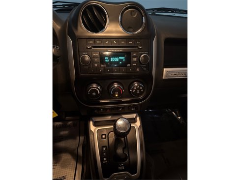 Used 2016 Jeep Compass Latitude image 28