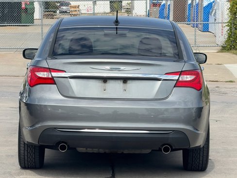 Used 2011 Chrysler 200 Limited image 9