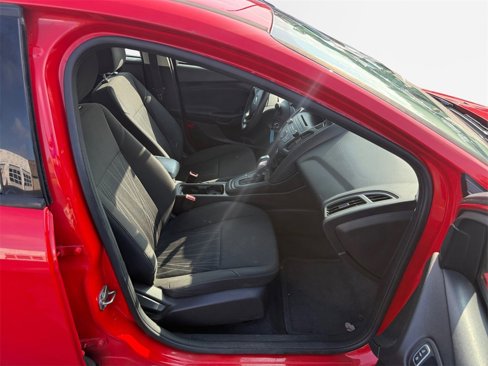 Used 2015 Ford Focus SE image 25