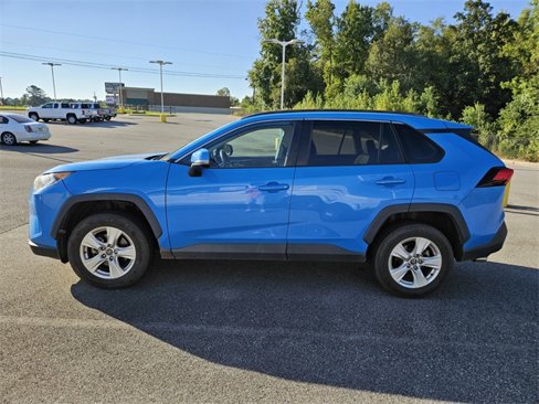 Used 2020 Toyota RAV4 XLE w/ Convenience Package image 4