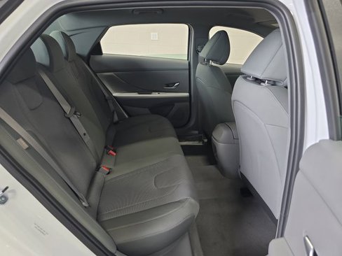 New 2025 Hyundai Elantra SE image 28