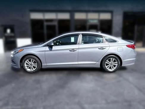 Used 2017 Hyundai Sonata SE image 2