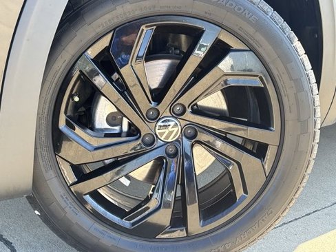 Used 2023 Volkswagen Atlas SE w/ Black Wheel Package image 29