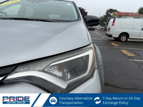 Used 2018 Toyota RAV4 LE image 10