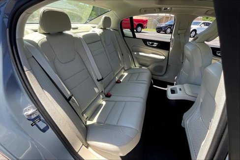 Used 2022 Volvo S60 B5 Momentum image 21