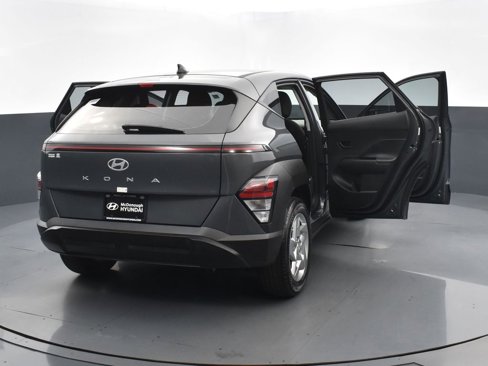 Certified 2025 Hyundai Kona SE image 29