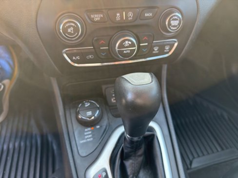 Used 2016 Jeep Cherokee Overland w/ Technology Group image 22