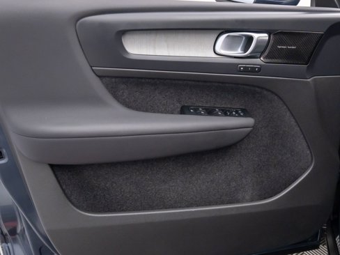 Used 2022 Volvo XC40 T5 Inscription w/ Advanced Package image 13