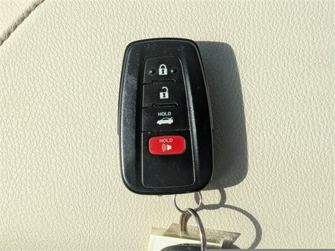 Used 2020 Toyota Camry XLE image 31