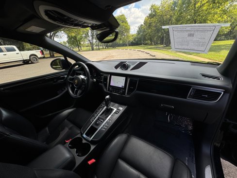 Used 2018 Porsche Macan S image 22
