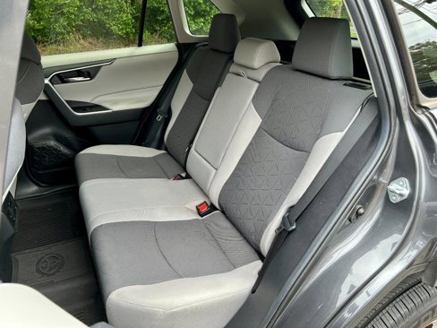 Used 2020 Toyota RAV4 XLE image 10