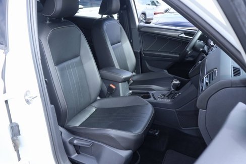 Used 2022 Volkswagen Tiguan SE R-Line image 19