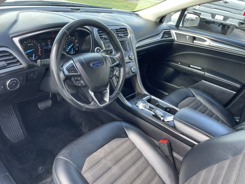Used 2017 Ford Fusion SE w/ Equipment Group 201A image 9