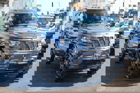 Used 2015 Jeep Grand Cherokee Altitude image 3