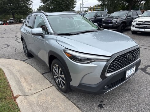 Used 2022 Toyota Corolla Cross XLE image 5